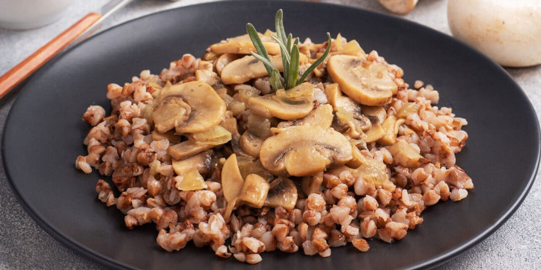 Гречка без скуки: 5 необычных способов подать её вкусно