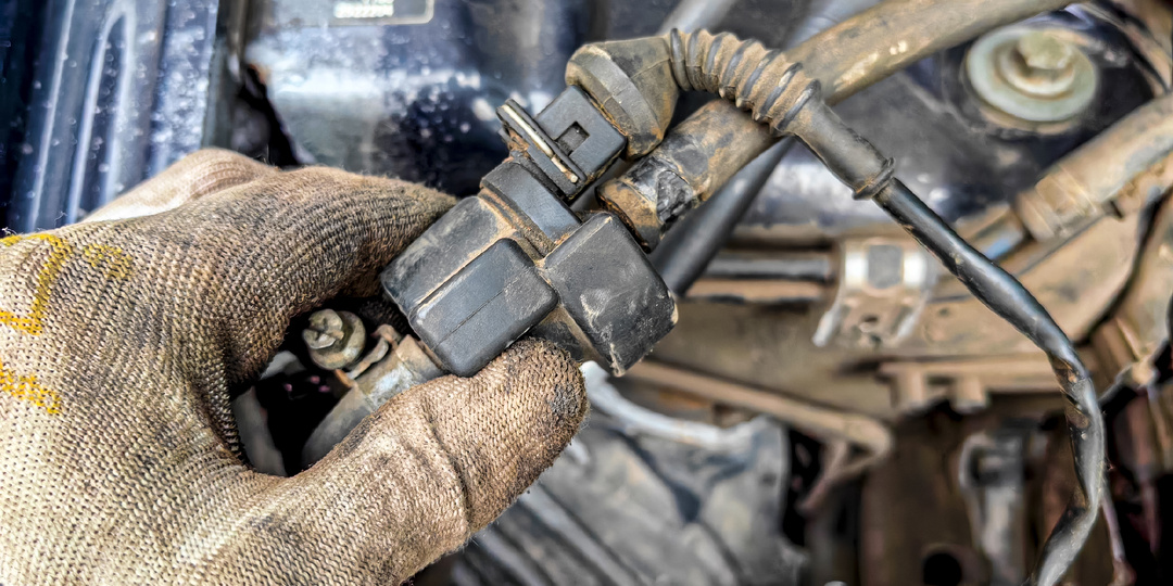 Троит, не едет, «жрёт» бензин как не в себя: Причина в одной детали - зря менял свечи, катушки и бензонасос