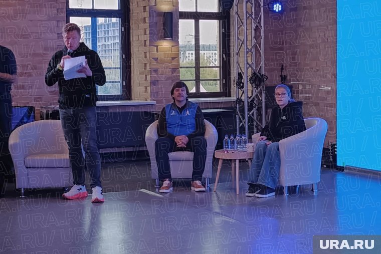 Максим Афанасьев на экспертно-дискуссионной сессии перед началом марафона «Врата Сибири». Фото: Илья Шмелев © URA.RU