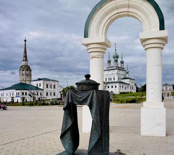 Интересный памятник в Соликамске (мемориальное "ЧГК")