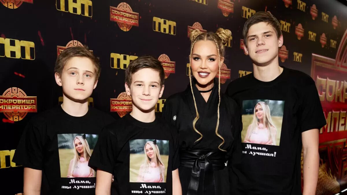 Мария Погребняк с сыновьями. Фото: Пресс-служба ТНТ