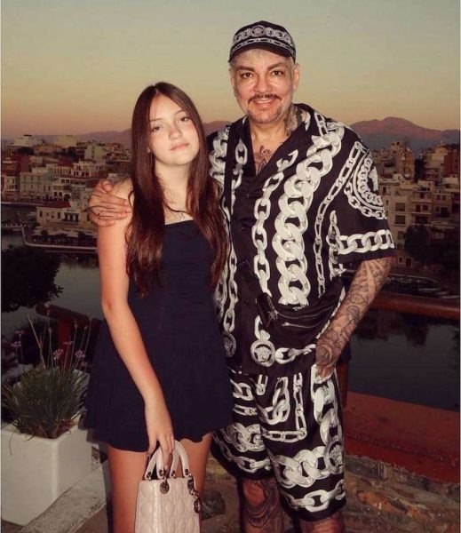    Алла-Виктория Киркорова с отцом. Фото: ТВЦ