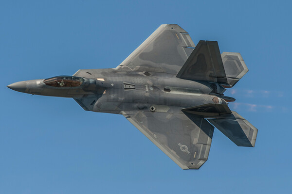 Истребитель Lockheed Martin F-22 «Raptor» / Senior Airman Kayla Newman/633rd Air Base Wing/Wikimedia Commons   📷