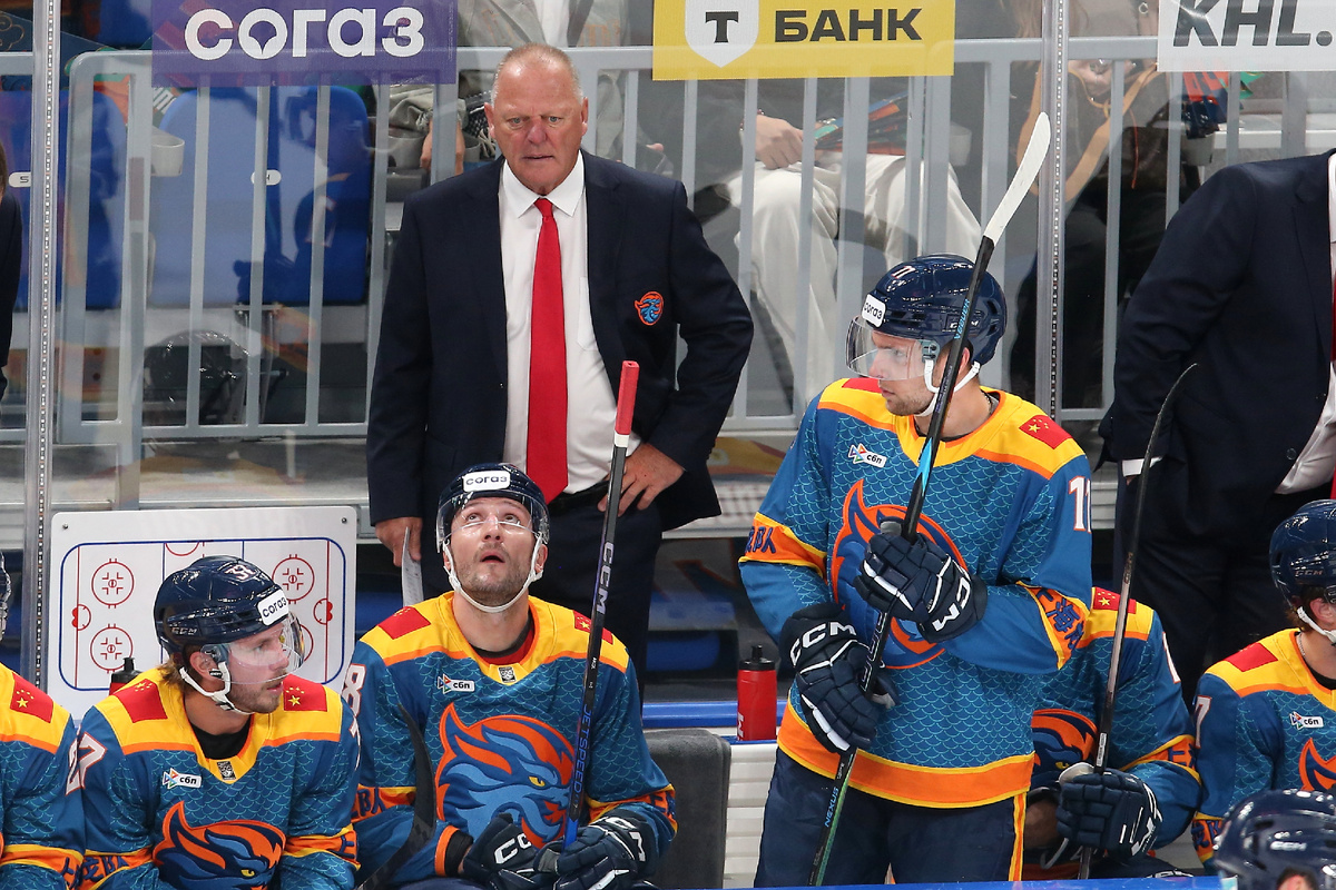 Главный тренер «Драконов» Жерар Галлан тренировал сборную Канады и выигрывал с ней золотые медали на Чемпионате мира по хоккею в 2021 году.