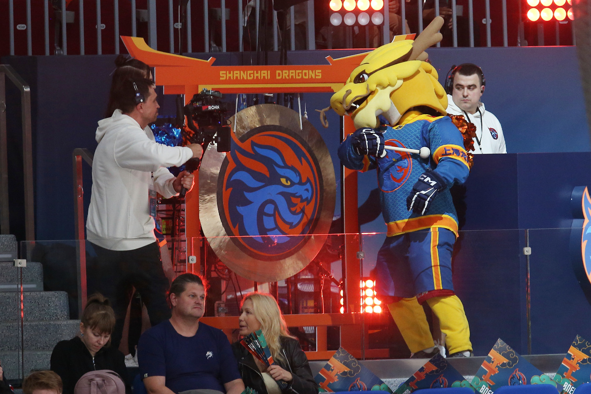 На матч «Драконов» против СКА пришли больше 15 тысяч зрителей.