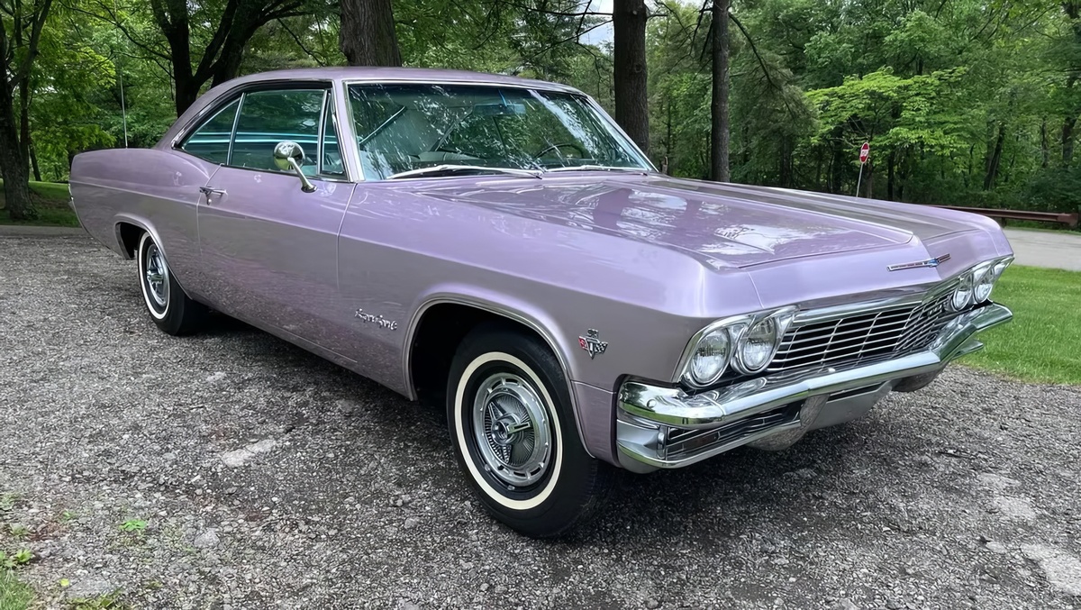 ©Bring a Trailer ©Chevrolet