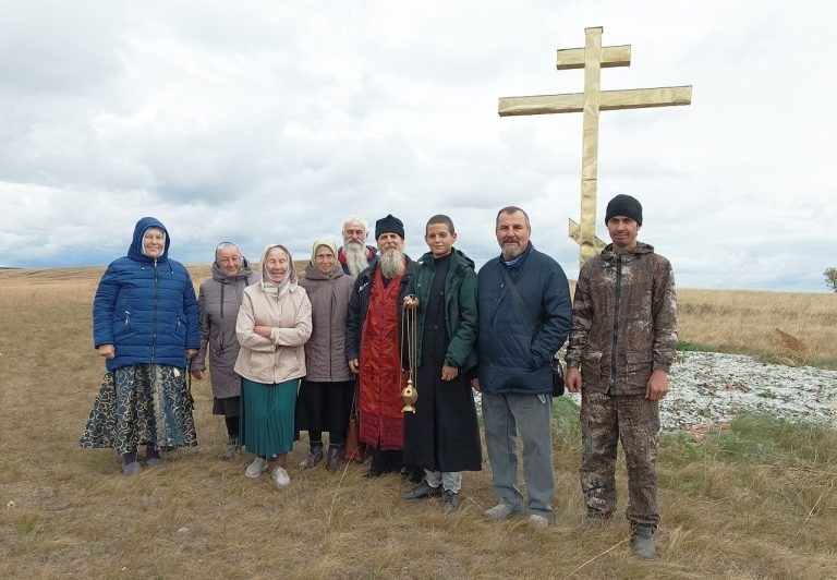    В Бугурусланском районе верующие поднялись на гору к поклонному кресту «О»