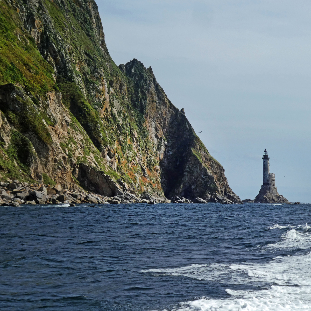 Мыс Анива омывается водами Охотского и Японского морей. Фото автора.