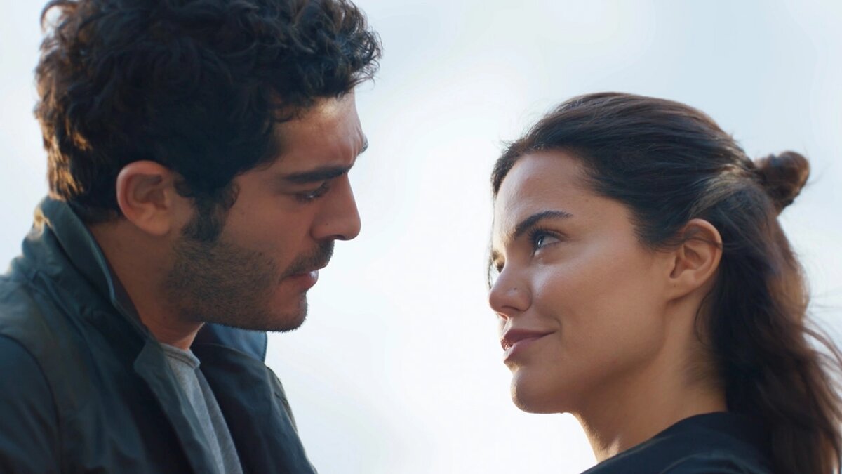 кадры из сериала "Мошенники"