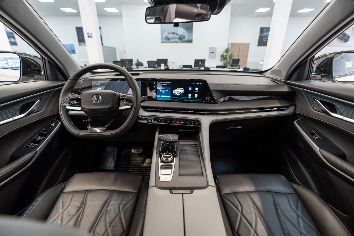 Салон CHANGAN CS75 PLUS 2024 года выпуска