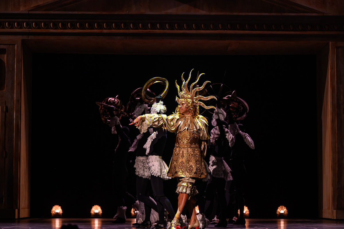    Здесь и далее сцены из спектакля «Кабала святош»