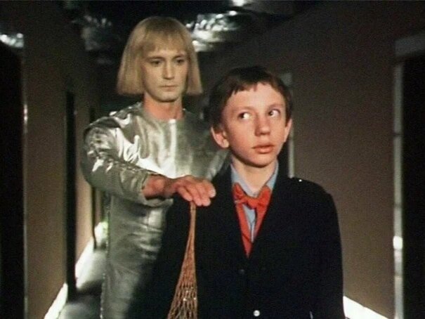 Роль в фильме "Гостья из будущего" принесла всесоюзную славу Алексею Фомкину. Кадр и фильма