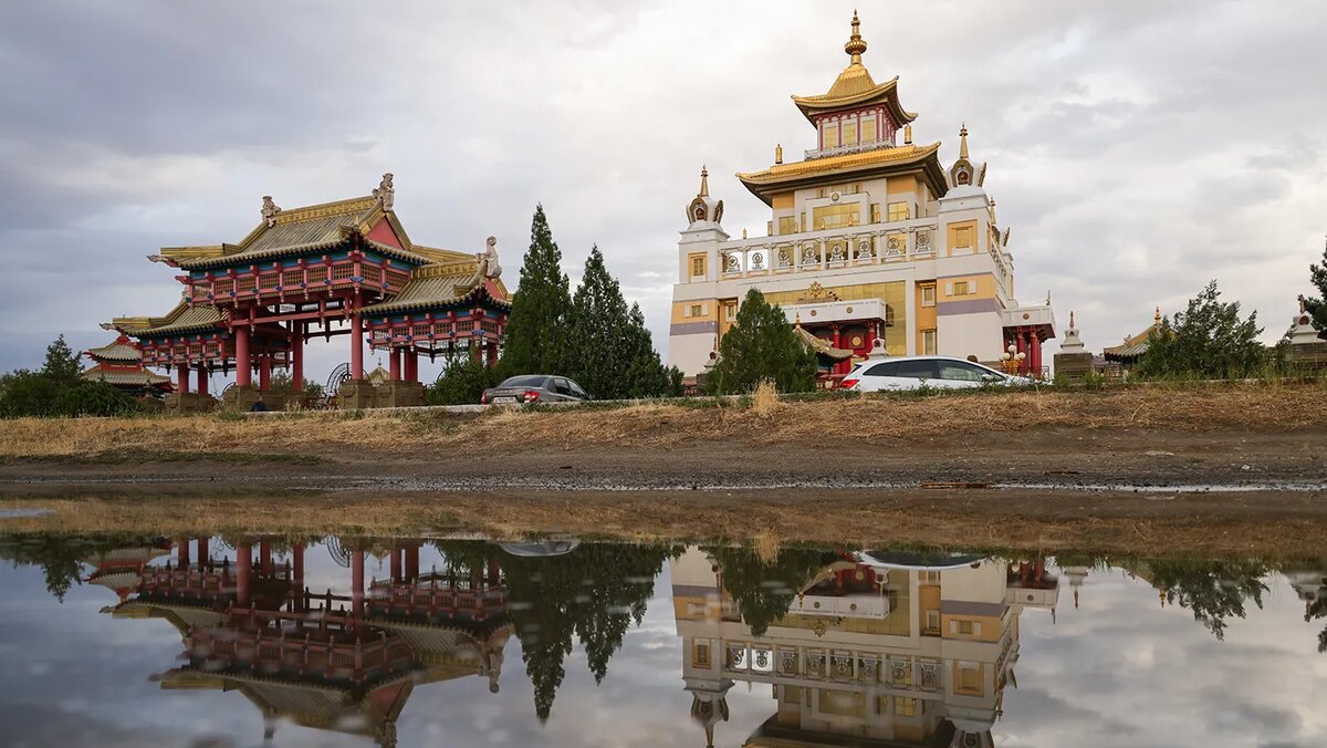   Эрик Романенко / ТАСС- Вид на буддийский храм «Золотая обитель Будды Шакьямуни», Элиста, Республика Калмыкия, Россия