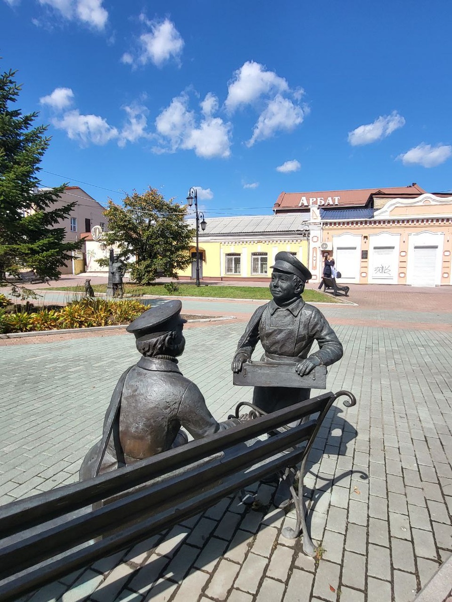 Мальчишки-разносчики