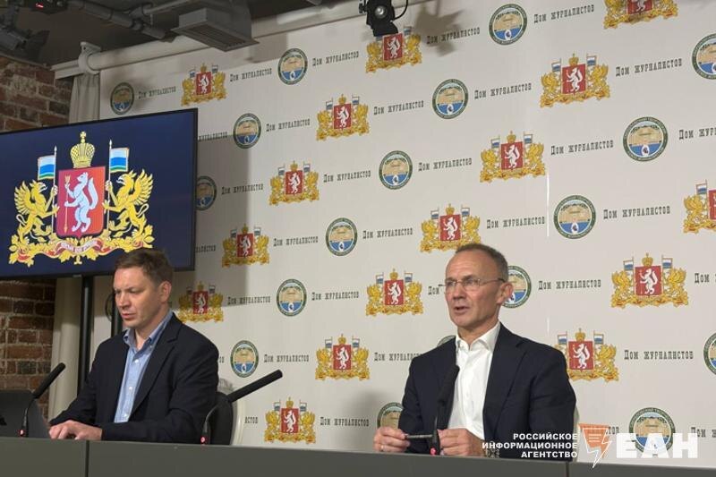    ЕАН. Бывший вице-губернатор Свердловской области Олег Чемезов (справа)