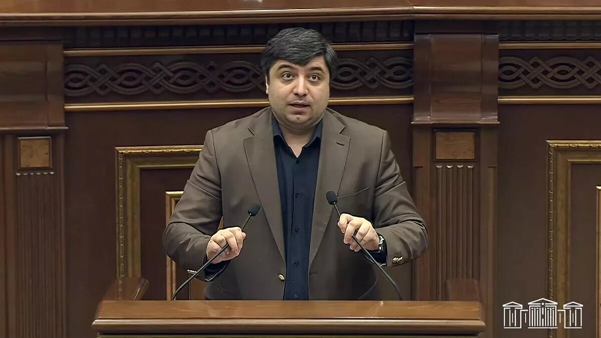 © Photo : press office of the Parliament of Armenia