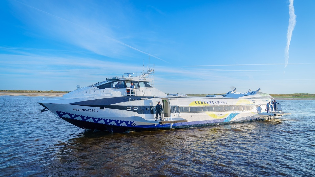    Новый теплоход «Метеор» работает на маршруте Ханты-Мансийск - Берёзово