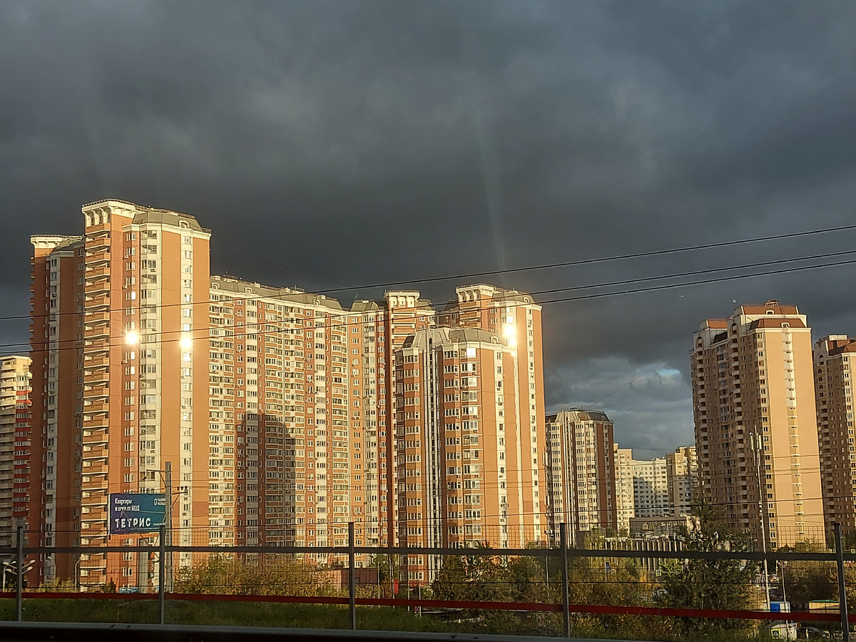 Солнце и предгрозовое небо. Просто красиво.