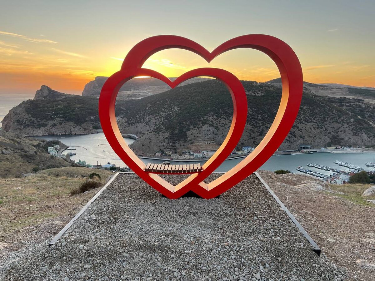 Романтическая фотозона в Балаклаве
Фото Евгения Иванова