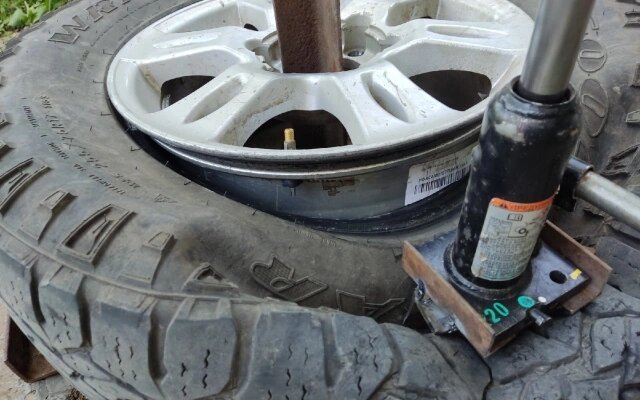 Работа по разбортировке требует терпения, аккуратности и понимания сути процесса. Также необходимы и некоторые инструменты (Фото: Ser1Db / Drive2)