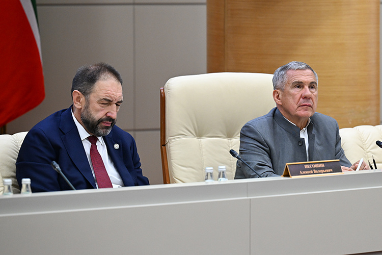    Рустам Минниханов: «Тема [роботизации производств] сегодня наиважнейшая».   
Фото:  tatarstan.ru