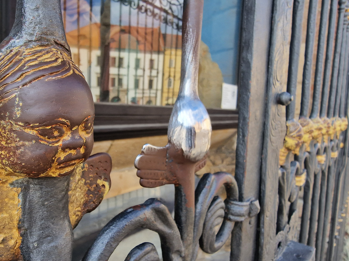 фото автора: а вот наш пльзеньский ангелочек, стертый до блеска. У него все местные загадывают желания, отправляю на счастье) возможно исполнение желаний работает и через экран)