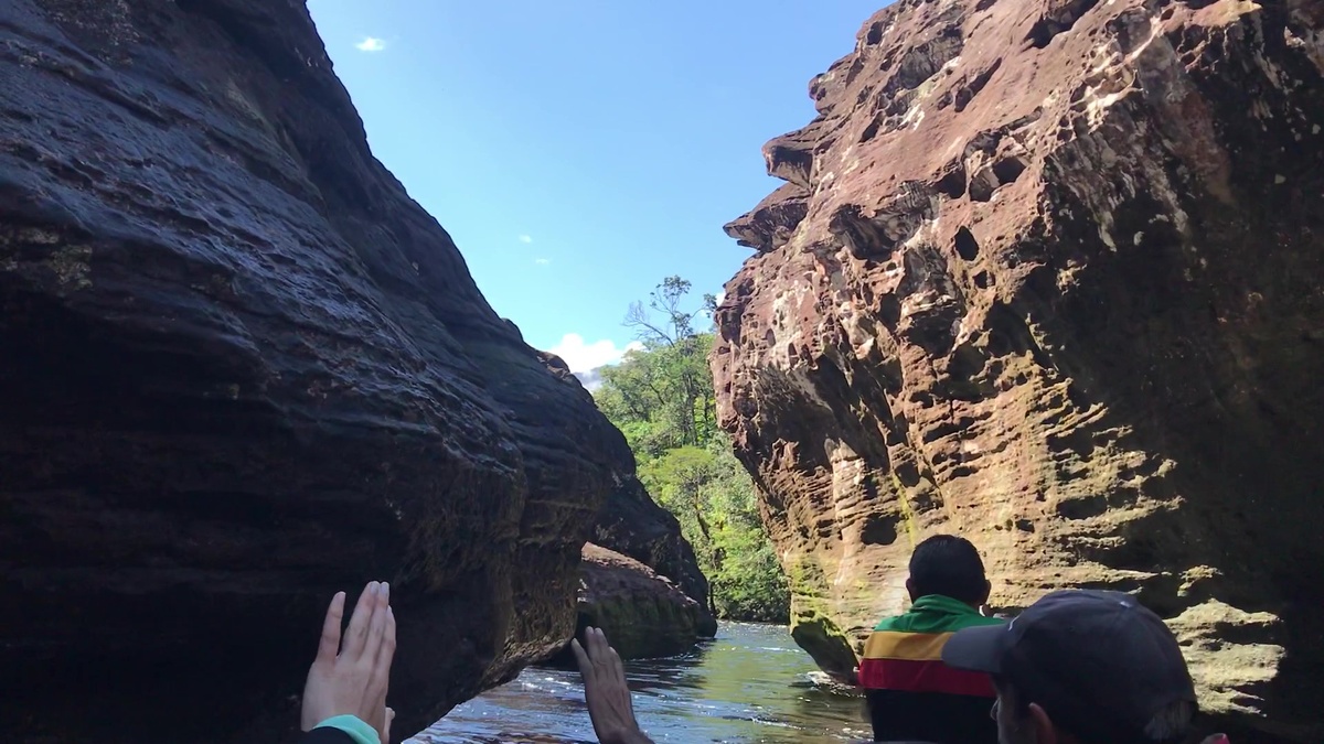 Вот так мы и протискивались ближе к концу нашей поездки на лодке