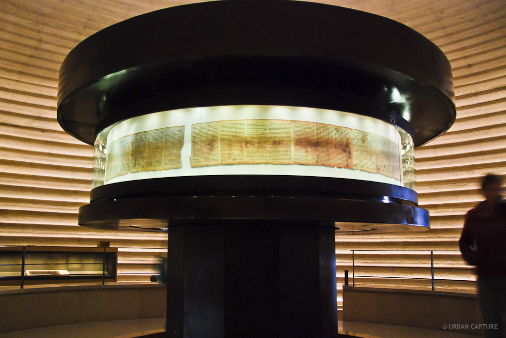 свиток Исаии выставлен в Храме Книги, Иерусалим