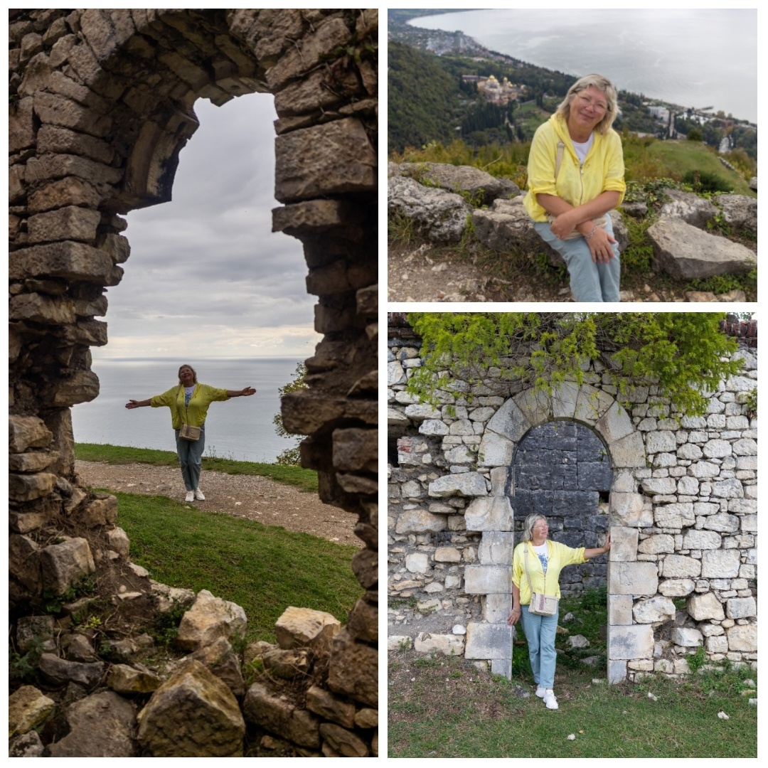 На вершине Иверсокй горы в Анакойской крепости. Фото Елены Немцевой, опубликовано с разрешения автора. Абхазия-2025