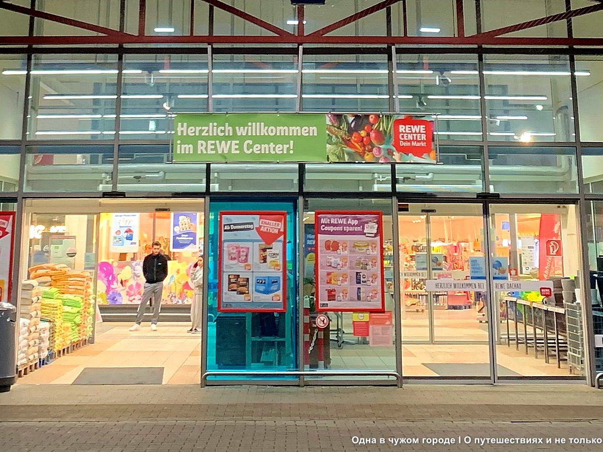 Встретить русские продукты за границей, наверное, не удивительно. Магазинчики с ними открываются везде, где образовывается русскоязычная диаспора. Кроме того, их можно купить и в обычном супермаркетею