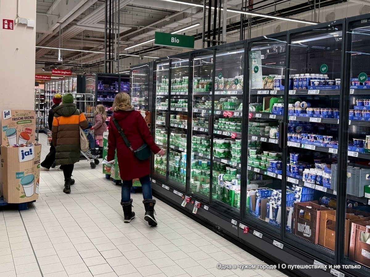 Встретить русские продукты за границей, наверное, не удивительно. Магазинчики с ними открываются везде, где образовывается русскоязычная диаспора. Кроме того, их можно купить и в обычном супермаркете.