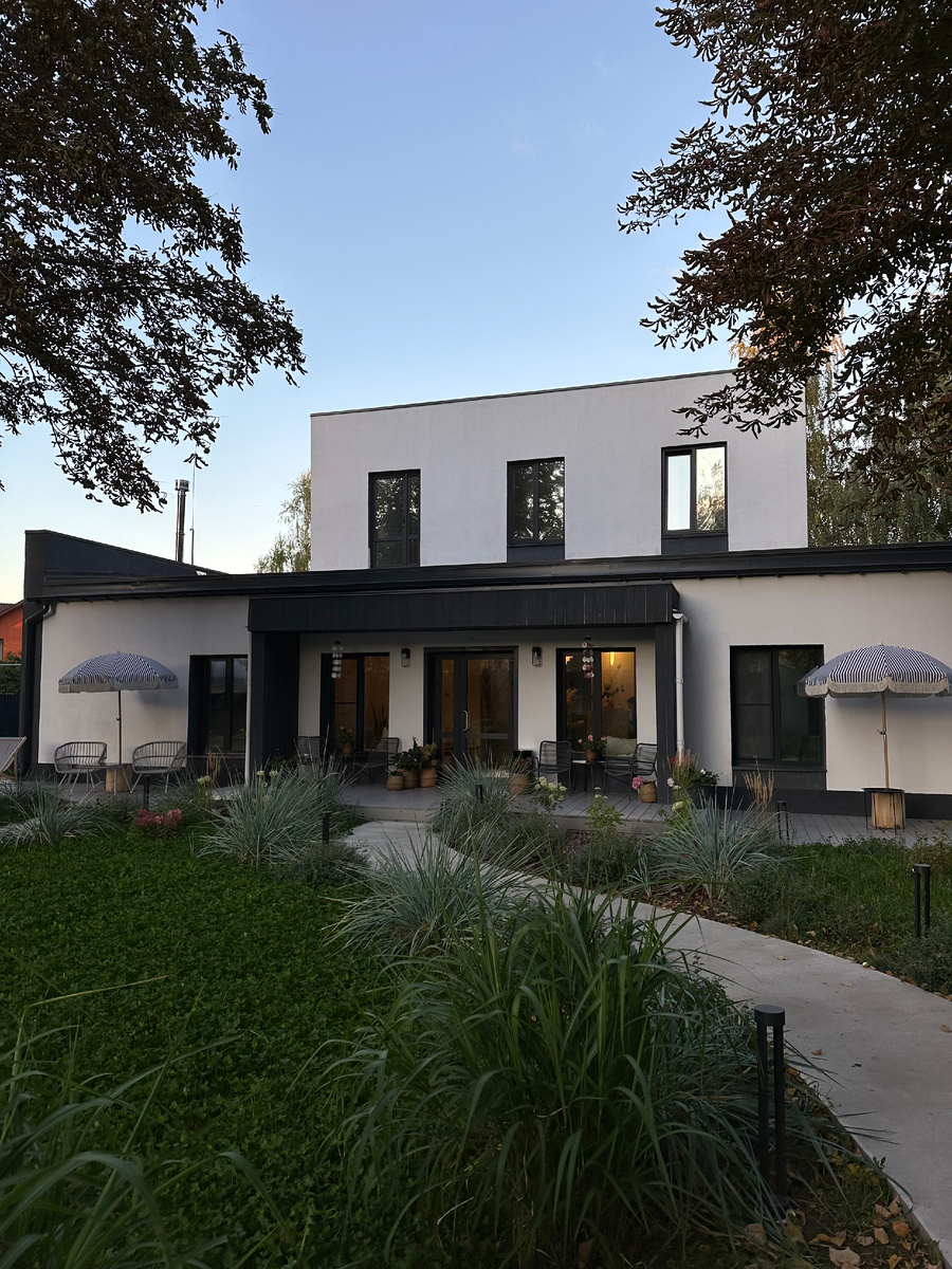 Вход в салон 