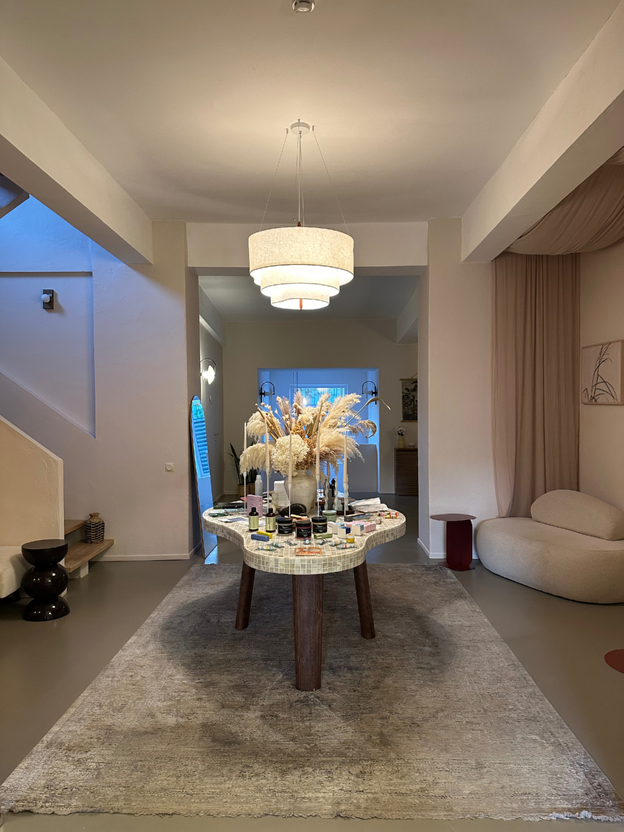 Холл на входе