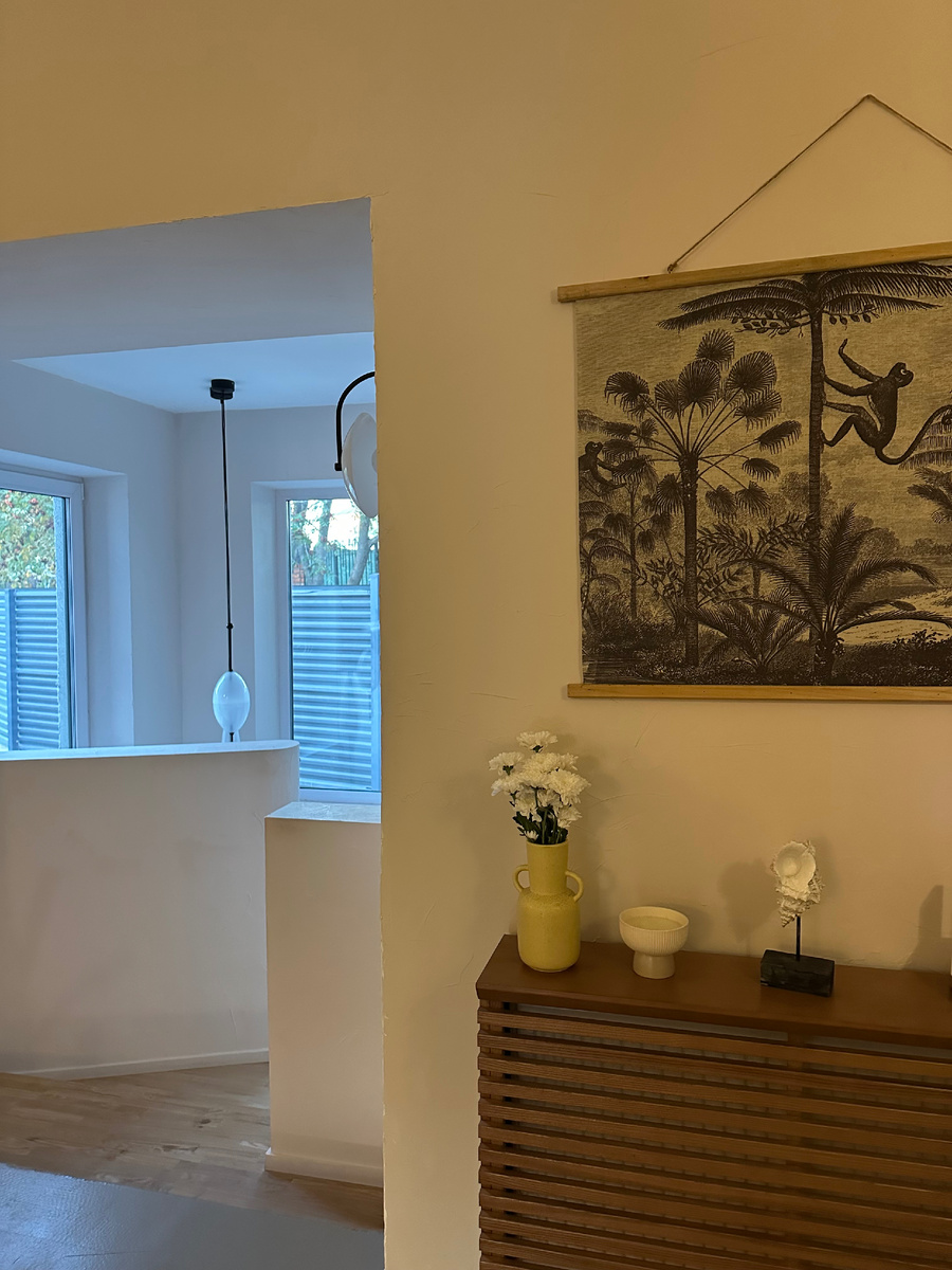 Лестница, которая ведет в пространство с хаммамом и сауной