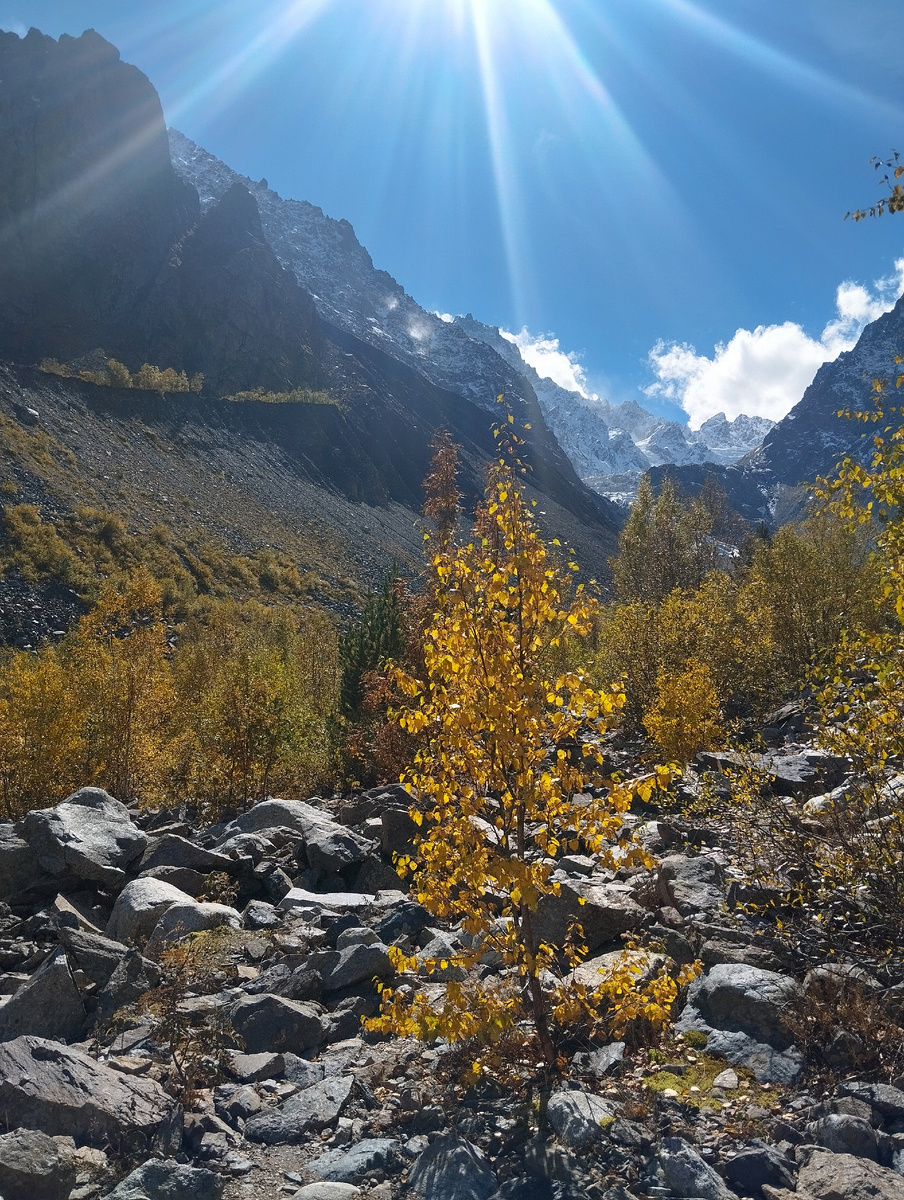 Где-то в ущелье по дороге к Цейскому леднику