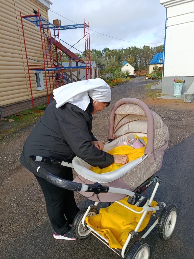 В Твери ребенка до трех лет можно оставить с няней. Бесплатно