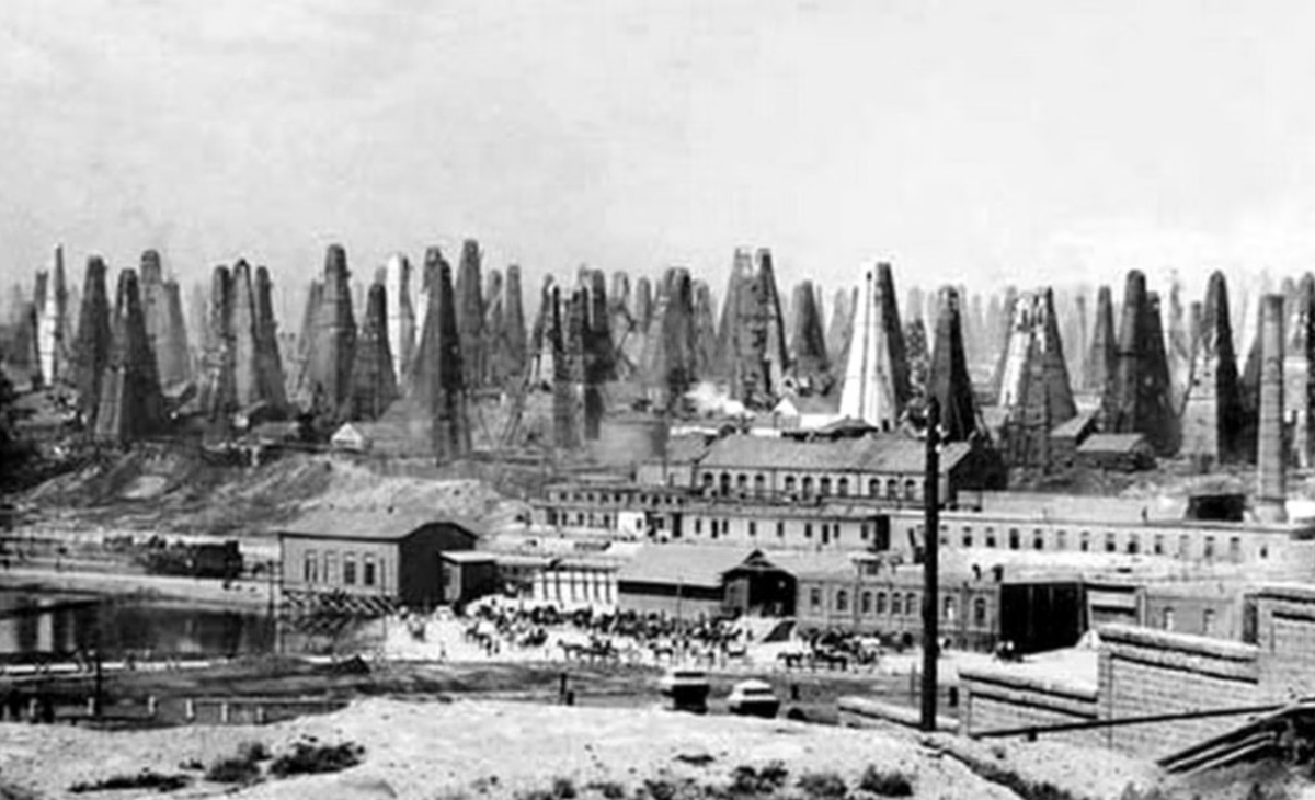 Нефтяные вышки Нобелей в Баку