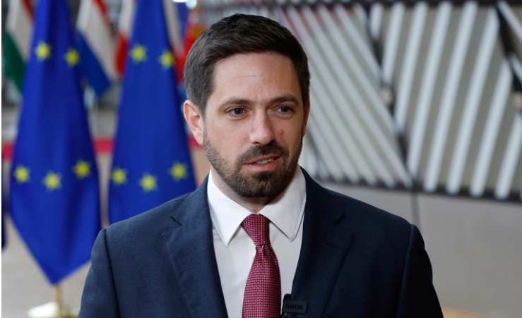    В МИД Венгрии посоветовали Украине смириться с потерей пятой части своей территории. В Киеве недовольно огрызнулись