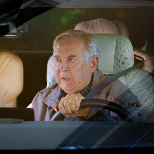     Юрий Стоянов станет водителем умного «Дедмобиля»