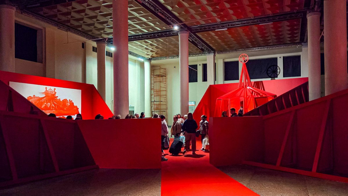 Инсталляция Е.Кошелева в арт-пространстве ж.д. вокзала