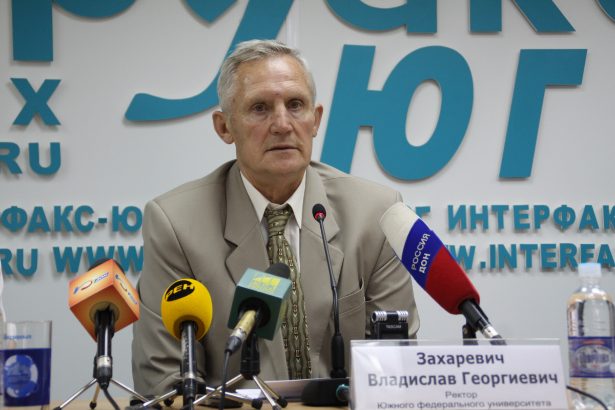 Ректор Южного федерального университета, доктор технических наук, профессор Владислав Захаревич.