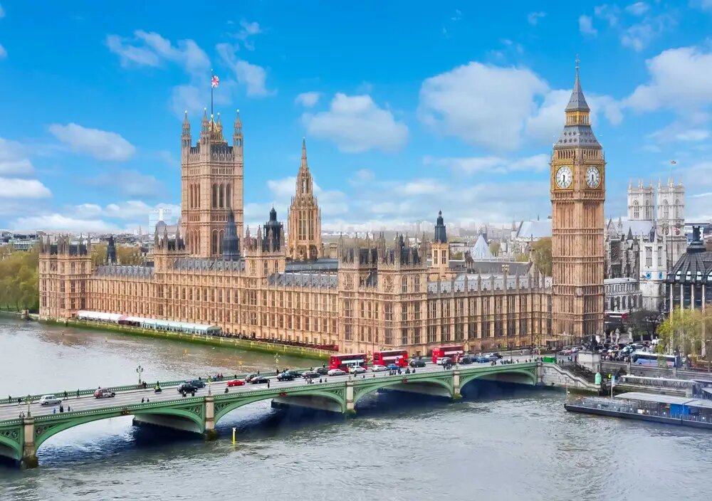Вестминстерский дворец и Биг-Бен: Вечный символ Лондона, который никогда не перестает восхищать своим величием.