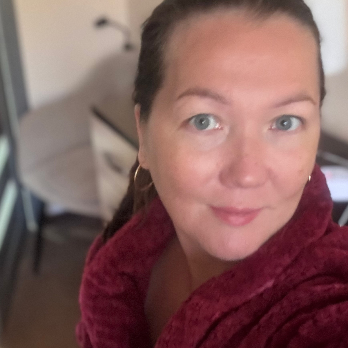 Привет, я Оксана. В марте 2024 года мы переехали из Перми в Анапу. Мы семья медиков. Муж работает на скорой, я пока занимаюсь детьми. Их у нас трое) Подписывайтесь и следите за жизнью многодетной семьи на берегу Черного моря.