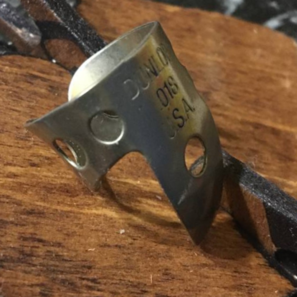 «Nickel Silver внешне напоминает благородное серебро.»