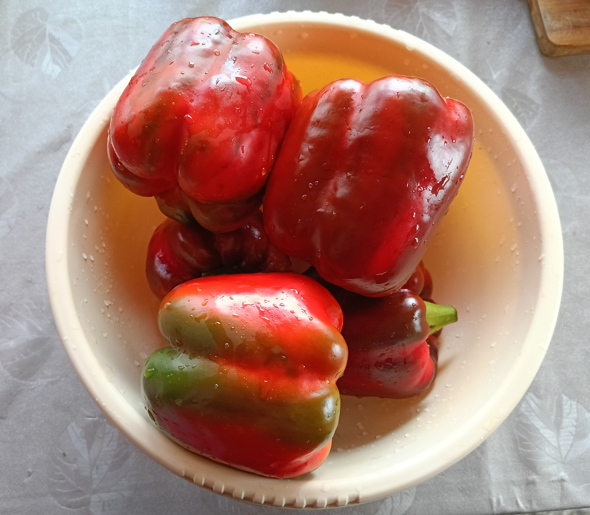 Миска 5-ти литровая ! 