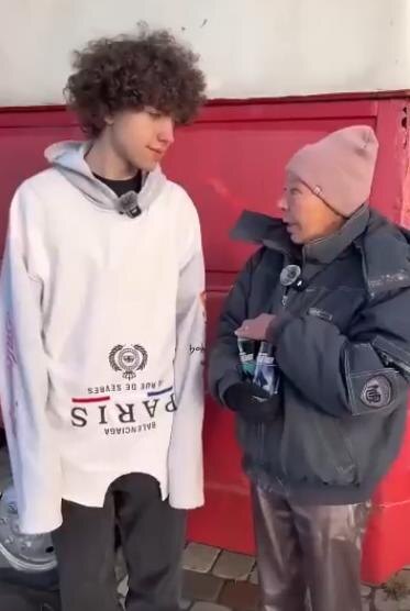 Кучерявый Анатолий из Гомеля использует Викторию для контента 