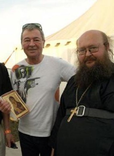 Иэн Гиллан (Deep Purple) и игумен Сергий (Рыбко) (РПЦ)