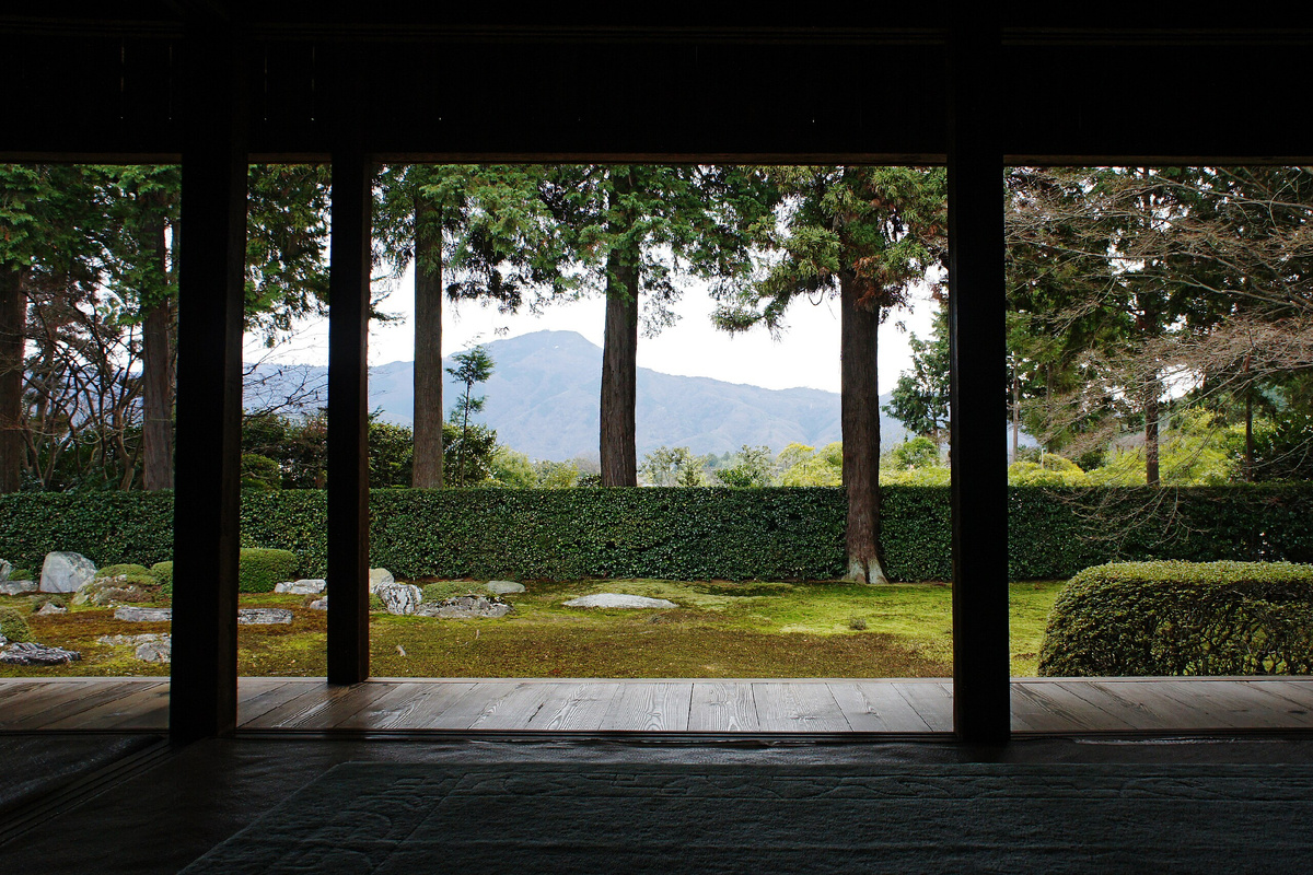 Сад Храма Энцу-ин в Киото. 
Основан в 1647 году настоятелем Энцу Нандзеном как резиденция и место отдыха.