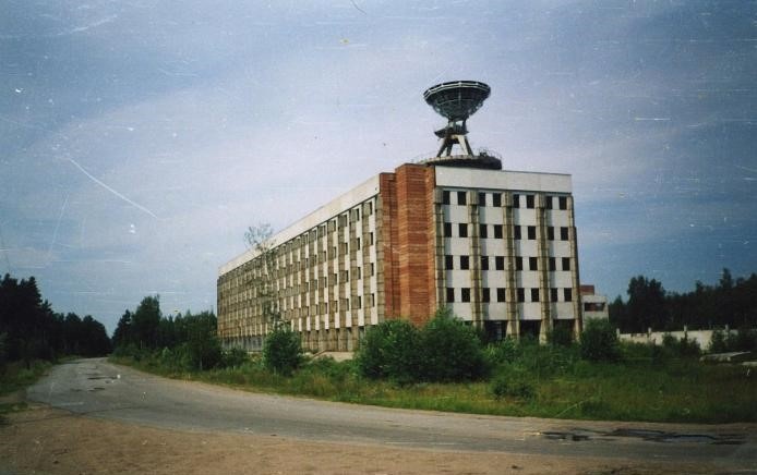 Заброшенное здание ещё с антеннной. Фото из интернета