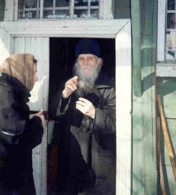 Протоиерей старец Николай Гурьянов много лет служил Богу и людям на острове Залит в Псковской области. Фото из свободного источника в Интернете. 